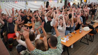 Bild: fks
Ausgelassene Stimmung herrschte nach dem Kirwazug.