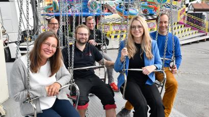 Bild: Petra Hartl
Die Veranstalter freuen sich schon auf die Dult, die am Freitag, 27. September, in Amberg beginnt. Von links: Maria Frank, Markus Bayer, Sebastian Wedel (alle Amberger Congress Marketing, Schausteller-Chef Jan-Marco Müllner, ACM-Geschäftsführerin Erika Sauerwein und Bräu Franz Kummert.