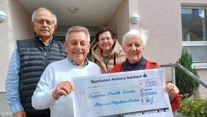 Bild: Martin Merkl
Anlässlich des 75. Geburtstags von Werner Schulz kamen Spenden in Höhe von 1935 Euro für den Förderkreis Altenhilfe zusammen. Von links: Förderkreis-Schatzmeister Reinhold Birner, Werner Schulz, 2. Bürgermeisterin Bärbel Birner und die stellvertretende Förderkreis-Vorsitzende Hildegard Kohl.
