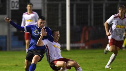 Bild: G. Büttner
Die SpVgg SV Weiden (links Patryk Bytomski) musste sich im letzten Heimspiel gegen den SSV Jahn Regensburg II mit einem 1:1 zufriedengeben. Gegen den TSV Neudrossenfeld soll ein Sieg herausspringen.