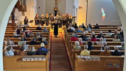 Bild: Josef Daubner/exb
Gut gefüllt war die Kirche beim Konzert des ukrainischen Chorprojekts.