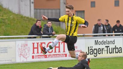 Bild: Gebert
Kreisliga-2-Spitzenreiter FC Tirschenreuth muss am Sonntag in der Partie bei Schlusslicht Sportfreunde Kondrau auf den gesperrten Torjäger Nico Stark (gelbes Trikot) verzichten.