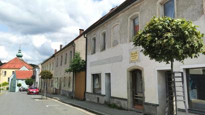 Archivbild: Portner
In Oberviechtach hat die Zahl nicht genutzter Häuser in der Innenstadt in den vergangenen Jahren immer mehr zugenommen, so dass hier Handlungsbedarf besteht.