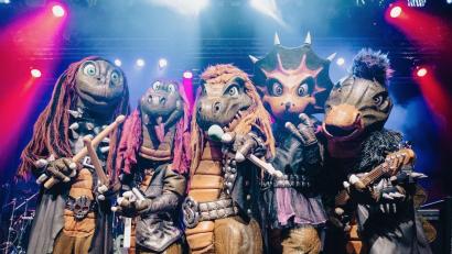 Bild: Jens Vetter/exb
Heavysaurus rocken die Bühne mit kindgerechtem Heavy Metal.