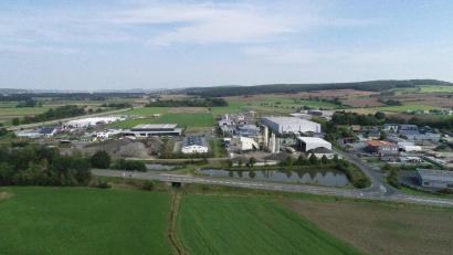 Bild: bey
Dank seines Gewerbegebietes "Obere Tratt" und weiterer im Gemeindegebiet ansässiger Firmen kann der Markt Luhe-Wildenau eine erfreuliche Zunahme de Gewerbesteuereinahmen verzeichnen.