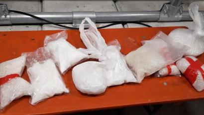 Bild: Zollfahndungsamt München
Polizei und Zoll haben bei einer Kontrolle 7,6 Kilogramm Methamphetamin (Crystal-Meth) sichergestellt.
