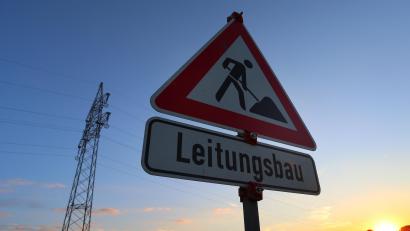 Symbolbild: Karl-Josef Hildenbrand/dpa
Zwischen dem Landkreis Hof und dem Landkreis Wunsiedel wird am Süd-Ost-Link weitergearbeitet.