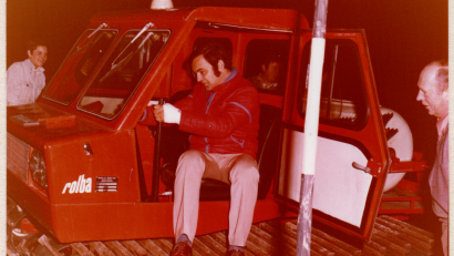 Archivbild: SC Altglashütte
1976 wurde sich ein Pistenfahrzeug mit Spurgerät angeschafft. Das Gerät war vorher bei den Olympischen Spielen in Innsbruck im Einsatz.
