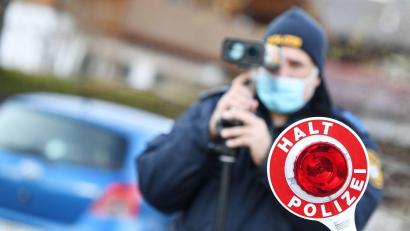 Symbolbild: Angelika Warmuth/dpa
Bei einer Geschwindigkeitskontrolle in Schmidmühlen erwischt die Polizei drei Raser.