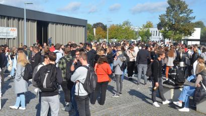 Archivbild: Kunz
Der Andrang bei der Erstsemester-Begrüßung auf dem Campus der OTH in Weiden 2023 war groß. Wie es wohl in diesem Jahr laufen wird? Am 1. Oktober startet das Wintersemester 2024/25.