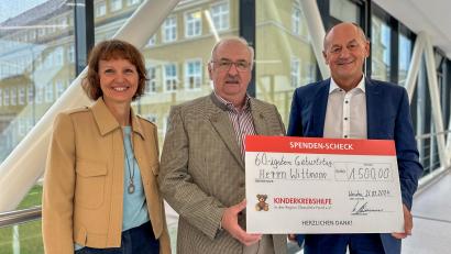 Bild: Leon Karwath
Bei der Spendenübergabe im Klinikum Weiden: Sandra Wittmann, Herbert Putzer, Karl Wittmann (von links).