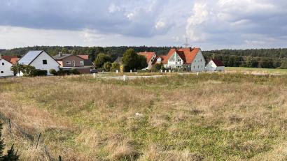 Bild: Regina Kießling/exb
Vier Parzellen umfasst das neue Baugebiet in Oberleinsiedl.