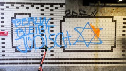 Symbolbild: Christoph Soeder
Die Zahl antisemitischer Vorfälle mit Bezug auf Israel hat sich in Bayern in der ersten sechs Monaten nach dem Überfall der palästinensischen Hamas auf den jüdischen Staat mehr als verzehnfacht.