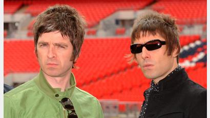 Bild: Zak Hussein/PA Wire/dpa
Wollen auch in den USA, Kanada und Mexiko spielen: Noel und Liam Gallagher. (Archivfoto)
