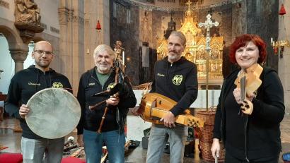Bild: Simone Spiegler
Die Spielleute „Amici musicae antiquae“ brachten mittelalterliche Klänge nach St. Josef in Weiden.