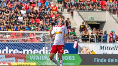 Bild: Sascha Janne
Leopold Wurm am Samstag bei seinem Startelf-Debüt beim SSV Jahn Regensburg im Spiel gegen den 1. FC Kaiserslautern.