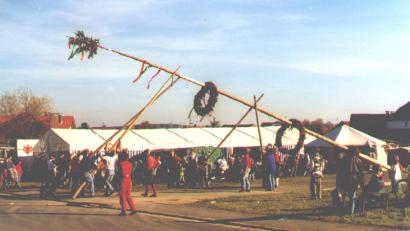 Archivbild: nag
Die Faschterer Kirwa ist an ihren Ursprungsort zurückgekehrt. Seit Mitte der 90er-Jahre feiert man wieder am oberen Forst. 1997 begnügte man sich noch mit einem Festzelt.