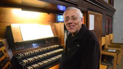 Bild: Kunz
Hanns-Friedrich Kaiser beschließt an der Eisenbarth-Orgel von St. Josef die "Punkt 12"-Reihe in diesem Jahr. .
