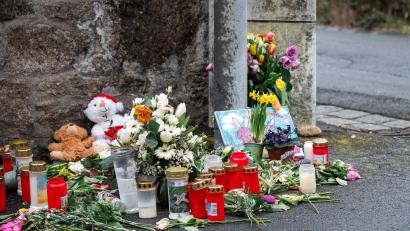 Bild: Daniel Vogl/dpa
Im April 2023 kommt ein Mädchen in einem Kinderheim gewaltsam zu Tode. (Archivbild)