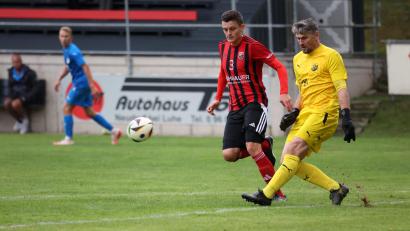 Archivbild: Dieter Jäschke
Der SC Luhe-Wildenau (links Benjamin Urban) ist derzeit richtig gut in Form. Gegen das Landesliga-Schlusslicht aus Deggendorf soll der dritte Sieg in Folge her.
