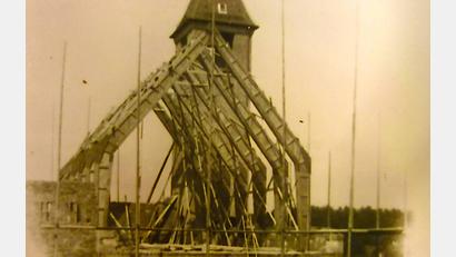 Bild: Archiv Wolfgang Hübner
Das Bild entstand 1953 während des Baus der Christuskirche.