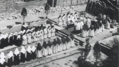 Bild: Archiv  Kloster Waldsassen/exb
Bei der Grundsteinlegung für die neue Klosterkirche am 13. Juli 1923 waren viele Ordensschwestern dabei
