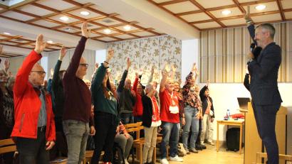 Bild: Dagmar Williamson 
Nicht nur FC Bayern-Fans fanden sich im Publikum beim Mindtraining von Markus Hofmann im Speisesaal des Klinikums St. Marien in Amberg.