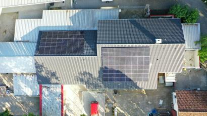 Bild: Volker Olbrich/exb
Dachstuhl repariert, Dach neu eingedeckt, gedämmt und PV-Aufbau: Die Arbeiten am Tierheim in Schwandorf sind fertig.