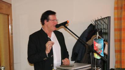 Archivbild: Elisabeth Geiling-Plötz
Wolfgang Pöschl spricht bei einer Veranstaltung zur Landtagswahl.