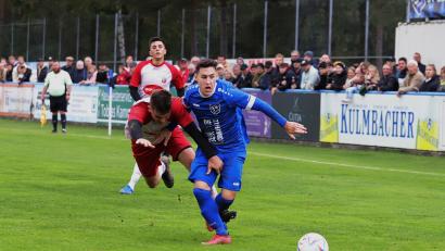 Bild: Walberer
Sebastian Ermer (rechts) und der SV Etzenricht mussten sich im letzten Spiel gegen Vohenstrauß 0:1 geschlagen geben. Gegen den TuS Schnaittenbach sollen jetzt wieder 3 Punkte her.