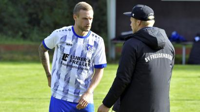 Archivbild: Hubert Ziegler
Sebastian Bauer (links) und der SV Freudenberg könnten sich mit einem Sieg beim FC Rieden weiter in der Spitzengruppe der Liga halten.