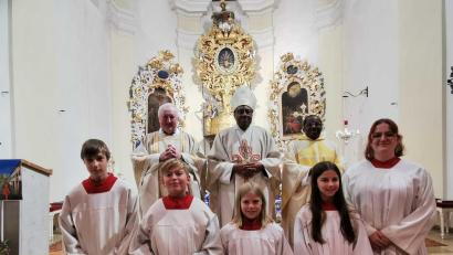 Bild: gz
Bischof Beatus zelebrierte mit Pfarrer Erwin Bauer und Pfarrvikar Basil den Gottesdienst.