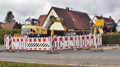 Bild: ld
Leichte Verkehrsbehinderungen bestehen derzeit in Neubrand, wo die Vorarbeiten für die Umgestaltung des Siedlerplatzes im Gange sind.