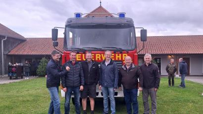 Bild: Peter Schießl/exb
In Wölsendorf herrscht Freude über das Feuerwehrauto. 	Bild: Peter Schießl/exb