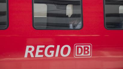 Symbolbild: Daniel Vogl/dpa
Aufgrund von Kabelarbeiten gibt es bei der Deutschen Bahn Fahrplanänderungen auf der Strecke Neustadt/WN – Nürnberg.