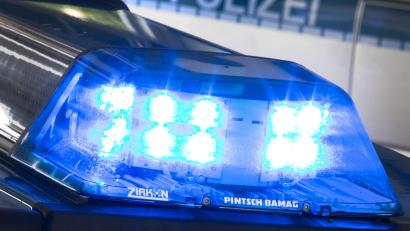 Symbolbild: Friso Gentsch/dpa 
Bei Leuchtenberg fuhr sich ein Mann mit seinem Auto in einem Waldstück fest.