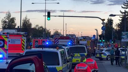Bild: vifogra/dpa
Auf der Nibelungenbrücke in Regensburg gab es am Montag einen Unfall mit zwei Linienbussen.