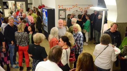 Bild: Kunz
Das Wein-Lese-Fest in der Weidener Regionalbibliothek ist ein Besuchermagnet.