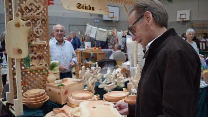Bild: bnr
Kunstwerke und Gebrauchsgegenstände aus Holz stehen bei den Besuchern hoch im Kurs.