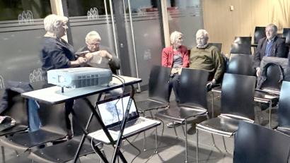 Bild: mgo
Im Café Mitte wurde anlässlich des Jahrestages an den Terror-Überfall auf Israel gedacht.