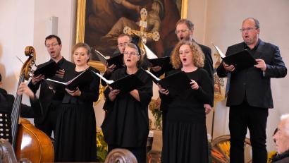 Bild: ubb
Einige der Mitglieder im Chor Cantabile in ihrem Element.