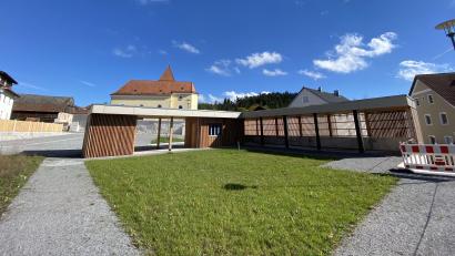 Bild: upl
Der neu gestaltete Dorfplatz von Pursruck (Gemeinde Freudenberg) hat Eingang in das Schwarzbuch der Steuerzahler 2024 gefunden.