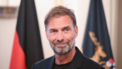 Bild: Bernd Weißbrod/dpa
Fußballtrainer Jürgen Klopp erhält am Dienstag den Verdienstorden des Landes Baden-Württemberg. Im Januar 2025 beginnt e seinen neuen Job bei Red Bull.