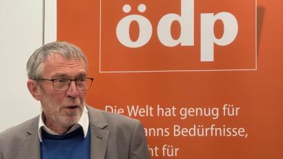 Bild: Alfred Damm/exb
Bernhard Suttner spricht zu „75 Jahre Grundgesetz“.