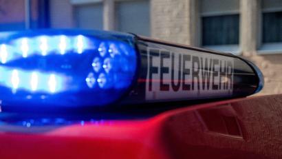Symbolbild: Pia Bayer/dpa
Der Feuerwehreinsatz an der Agentur für Arbeit in Weiden dauert nur kurz - ein Fehlalarm.