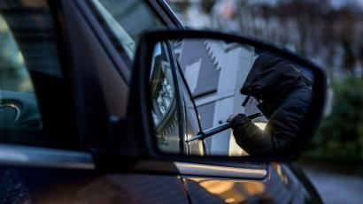 Symbolbild: Axel Heimken/dpa
Männer aus Bamberg haben in ganz Bayern Autos aufgebrochen.
