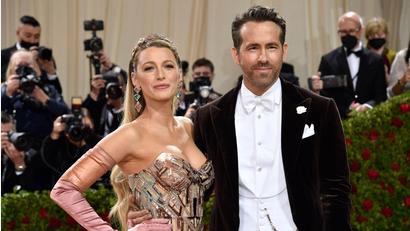 Bild: Evan Agostini/Invision/AP/dpa
Blake Lively und Ryan Reynolds spenden wie Popstar Taylor Swift für die Hurrikan-Opfer in den USA. (Archivbild)