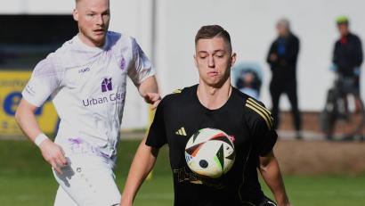 Bild: G. Büttner
Der SC Luhe-Wildenau strebt gegen den FC Kosova Regensburg einen Heimsieg an. Der verletzte Maximilian Hiltl (rechts) wird am Samstag allerdings fehlen.
