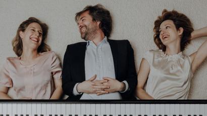 Bild: Dora Drexel/exb
Cornelia Glassl, Tobias Jackl und Lauriane Follonier eröffnen das 4. Burgklassik Festival in Vilseck mit Werken für drei Pianisten und ein Klavier.