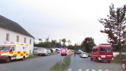 Bild: sei
Zwölf Feuerwehren aus der ganzen Umgebung sind wegen eines Großbrand in Steinfels ebenso wie das Technische Hilfswerk und das BRK im Einsatz.